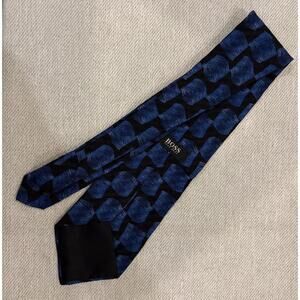 Hugo Boss Men's Silk Tie Geometric Grid Pattern Blue Black Made in Italy Luxury